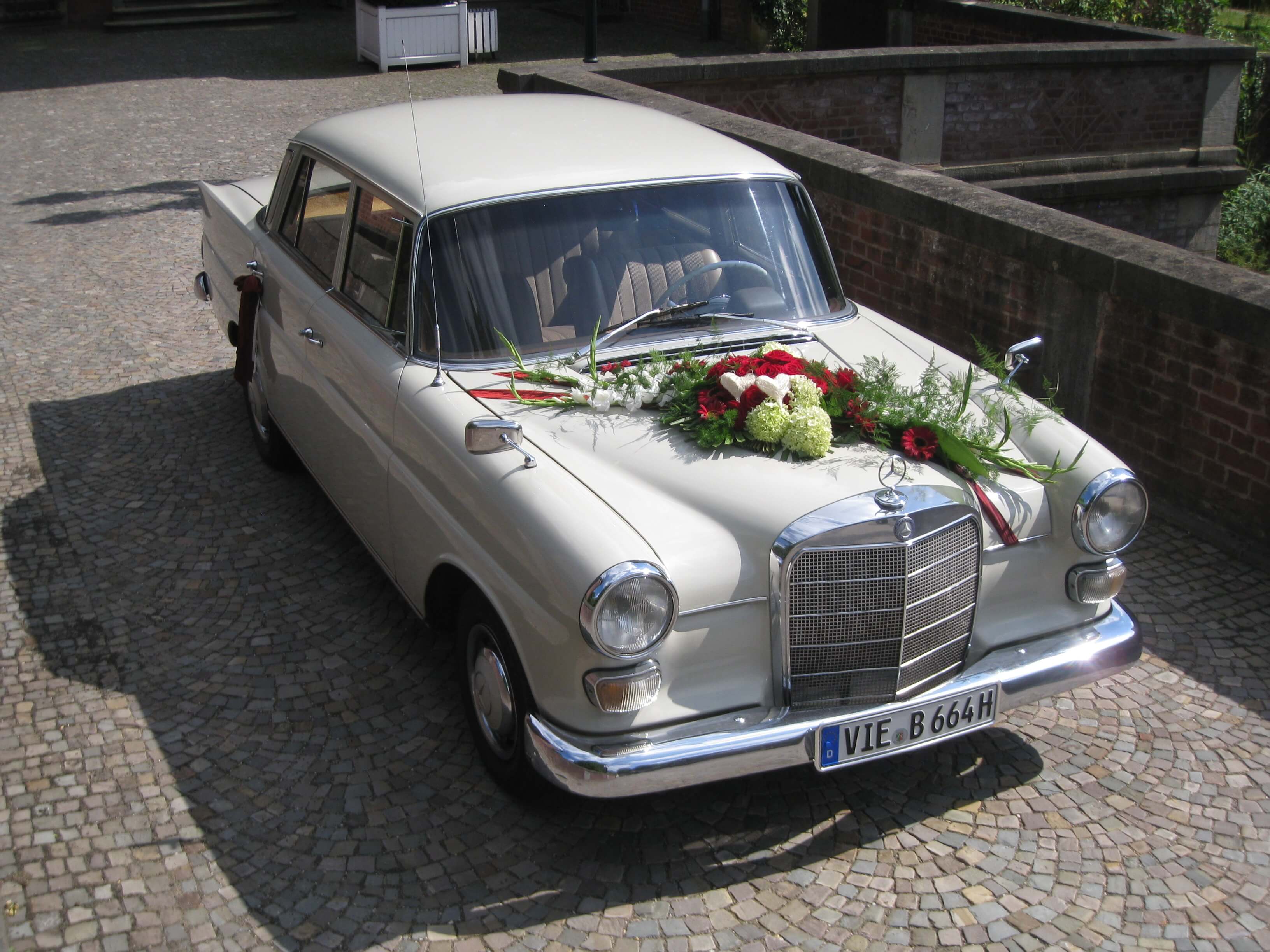 Mercedes Benz Oldtimer Hochzeitsauto