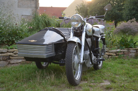 JAWA Oldtimer Hochzeitsauto Hochzeitsmotorrad