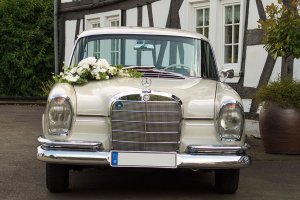 Mercedes Heckflosse Oldtimer Hochzeitsauto